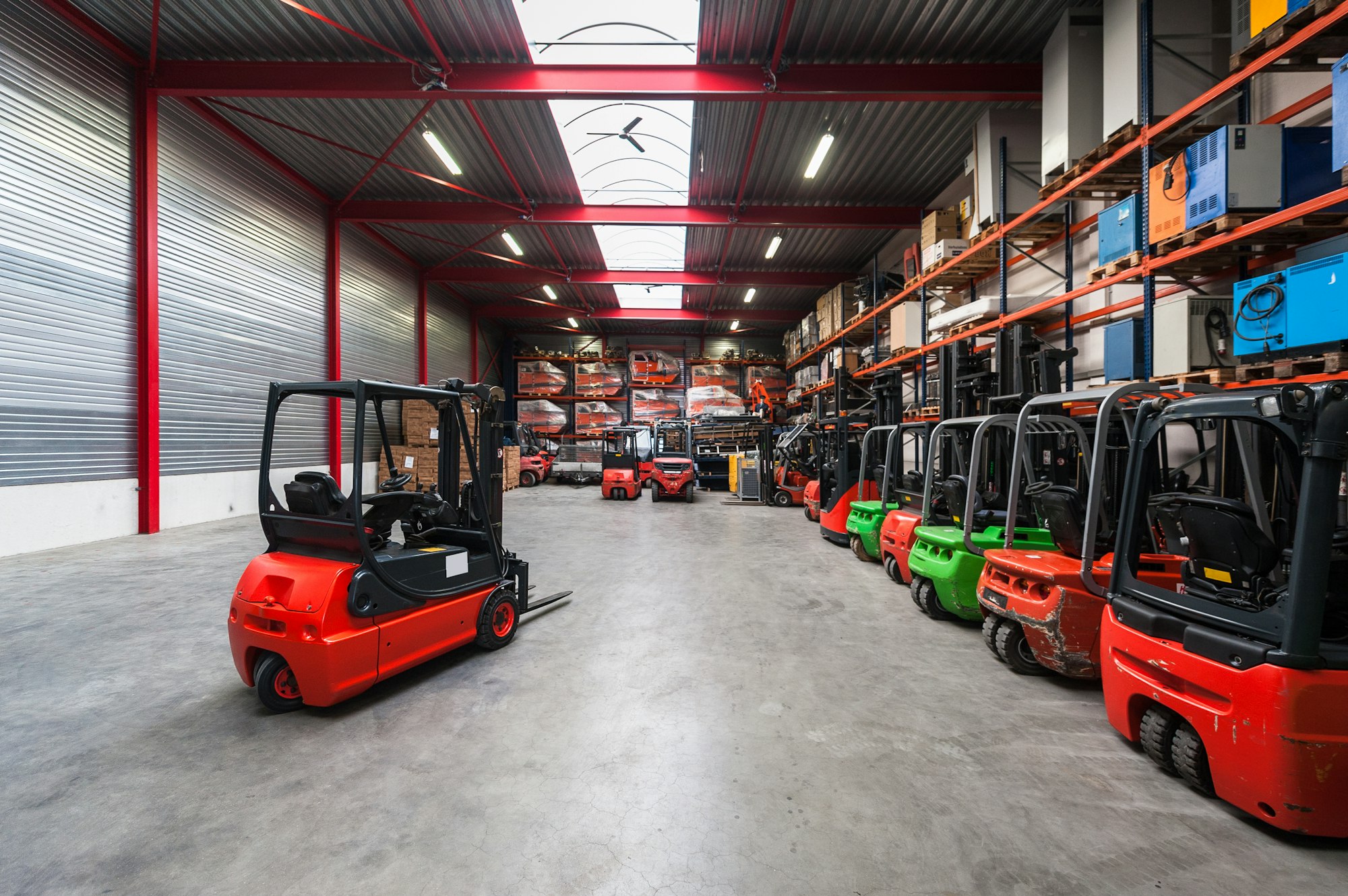 55114,Forklift machinery working in warehouse